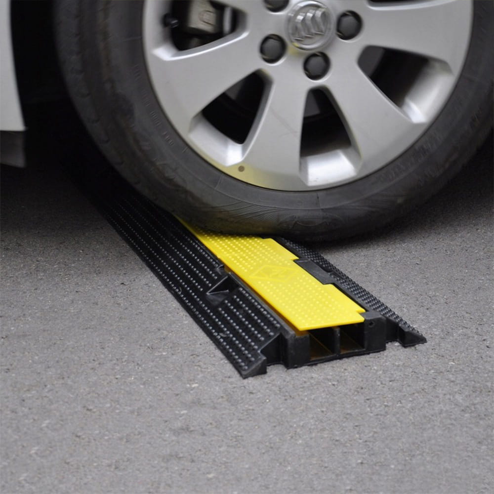 3 db 1 méteres kábelvédő rámpa készlet – 2 csatornás – 7 tonnás teherbírás – kábelvédelem – fekete és sárga szín