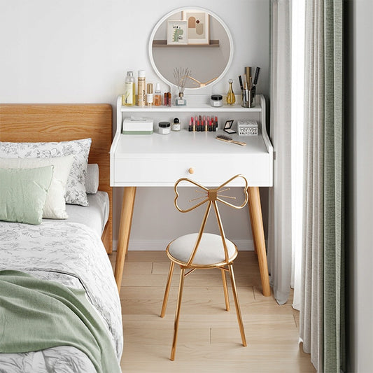 Fehér fésülködőasztal tükörrel, 70x40x85 cm – kompakt, modern és elegáns kialakítás