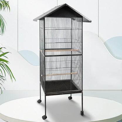 Nagy madárház egzotikus madarak számára