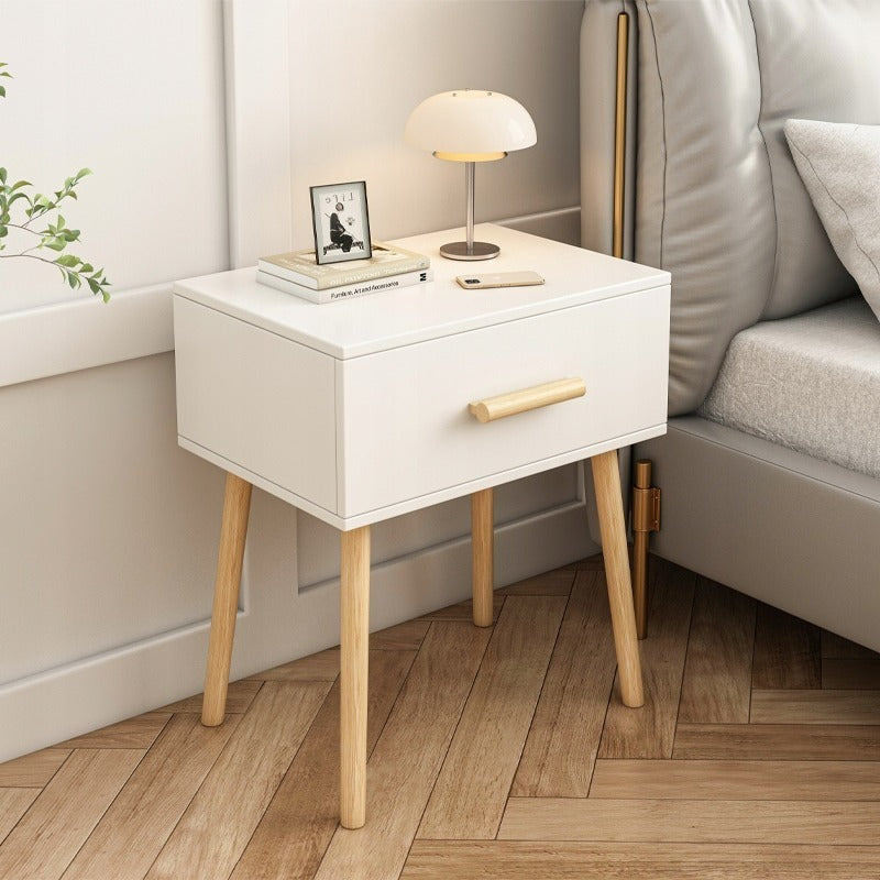 Fehér éjjeliszekrény fiókkal Skandináv loft hálószoba csillogás