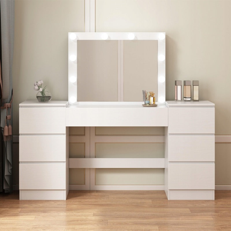 Fehér öltözőasztal tükörrel és fiókokkal, csillogó sminkhez, modern loft stílusban.