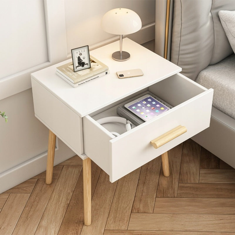 Fehér éjjeliszekrény fiókkal Skandináv loft hálószoba csillogás