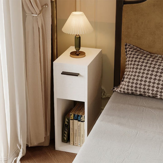 Fehér éjjeliszekrény fiókkal, polcos asztal, modern loft hálószoba